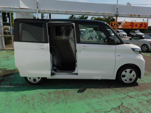 両側スライドドアなので、とても便利です。