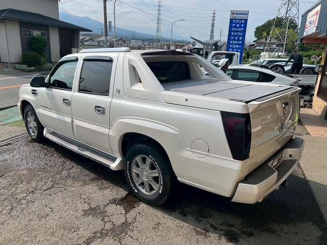 本体 キャデラック エスカレードEXT 6.0 4WD 2005年 16.3万キロ (静岡