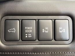 【両側パワースライドドア】スマートキーや運転席のスイッチで後席両側スライドドアの開閉が可能♪電動だから力を入れてドアを開ける必要が無く、小さなお子様でも簡単に開け閉めでき快適です♪