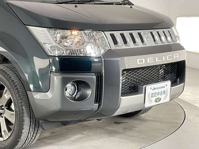 ヘッドランプは明るい【HID】で、【メッキ加飾付きフォグランプ】も装備しています☆