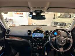 LIBERALAは、輸入車選びの新たなスタイルを提案するインポート・セレクト・ブランドです。オーナー様となる方がクルマから直接感じる感性を第一にした、最良の一台との出会いをコーディネートいたします。