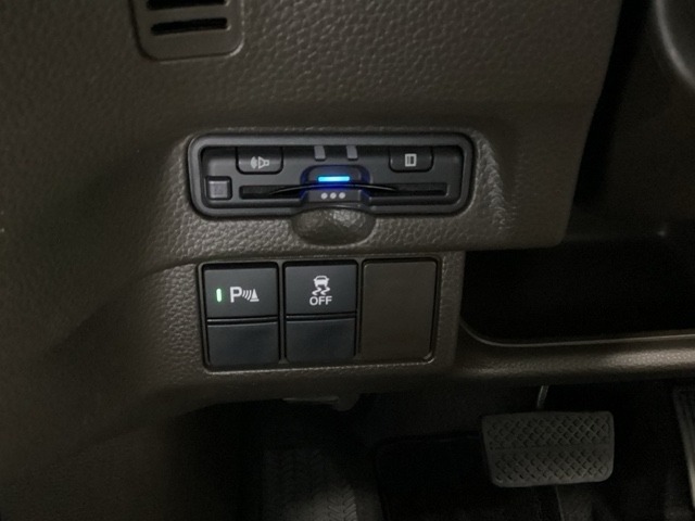 ビルトインタイプの【ETC】で見た目もスッキリ。高速道路の利用にとても便利です。