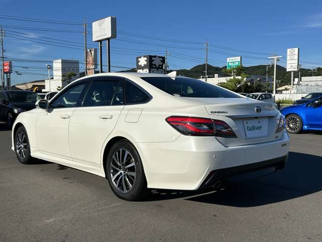 【左斜後】お車を左後ろから見るとこのような感じになります。テールランプやドアバイザー等装備品を確認できます。