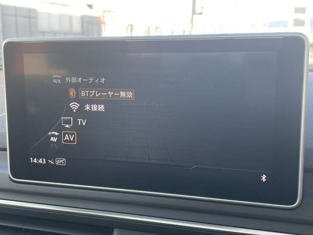 LIBERALAでは多種多様の車種をご用意させていただいております。お客様がご納得いくまで、そのお車の持つ特性を五感すべてで感じ取っていただける場をご提供します。