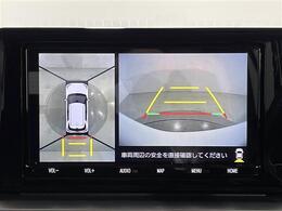 【パノラミックビューモニター】クルマを真上から見下ろした視点で駐車をサポートします！クルマの斜め後ろや真横など、いち早く障害物に気が付くことができます。