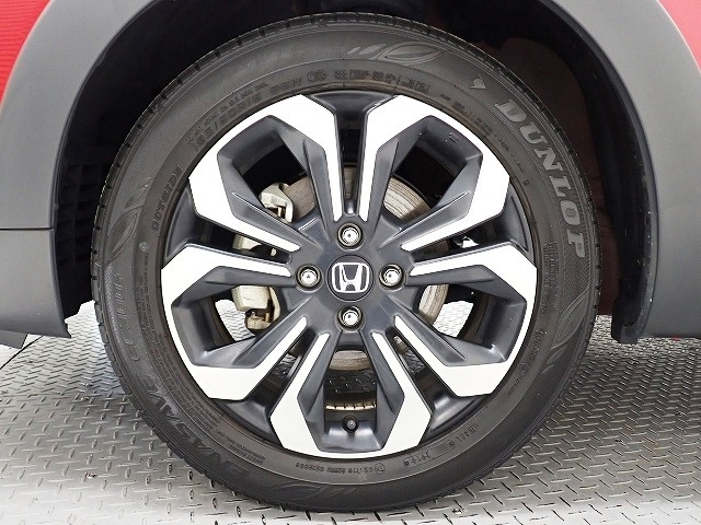 アルミホイールは安心のホンダ純正！車のデザインにもマッチしています。