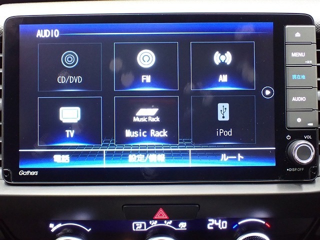 ホンダ純正ナビなのでダッシュボードにスッキリと収まっています。土地勘の無い所でも道に迷わず安心ですね！。AVも色々視聴でるのでドライブも楽しくなりますよ！