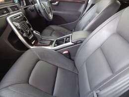 当社は、ボルボ正規ディーラーです。アフターメンテナンス等のご相談も、安心してスタッフにお任せください。そして、助手席は、8ウェイパワーシートです。パートナーに安全で優雅な時を過ごしてもらえるでしょう。