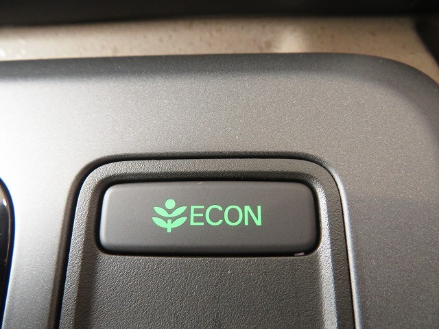 ECONボタンで低燃費モードに☆☆☆ECONスイッチを上手に使ってエコドライブ♪♪環境にもお財布にも優しい装備です☆☆☆