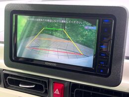 【バックカメラ】駐車時に後方がリアルタイム映像で確認できます。大型商業施設や立体駐車場での駐車時や、夜間のバック時に大活躍！運転スキルに関わらず、今や必須となった装備のひとつです！