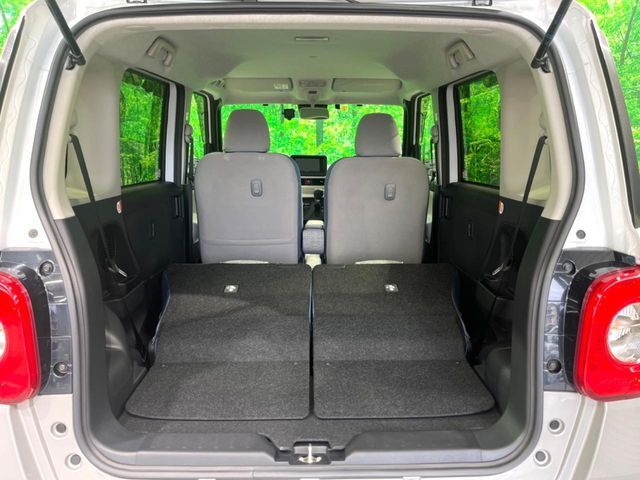 普段のお買い物や通勤、送迎等に十分な荷室スペースを確保しております。セカンドシートを倒すと、大きな荷物の積載も可能です♪