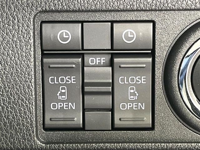 【両側パワースライドドア】スマートキーや運転席のスイッチで後席両側スライドドアの開閉が可能♪電動だから力を入れてドアを開ける必要が無く、小さなお子様でも簡単に開け閉めでき快適です♪