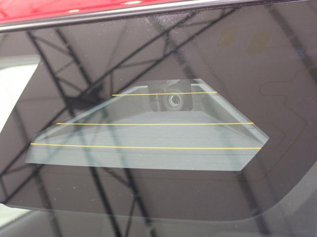 障害物を感知して、衝突の可能性がある場合、運転者へ警告音を発したり、衝突の可能性が高い場合、ブレーキの補助操作を行い、減速して衝突被害を軽減するシステムです。