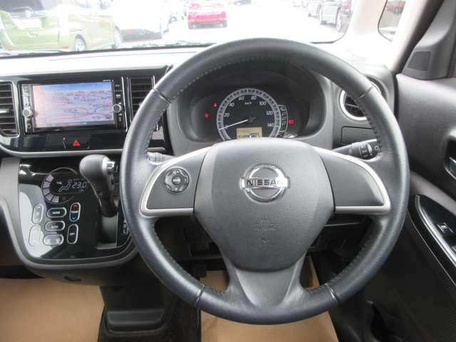 清潔で広々した座席です！是非、現車を見て体感してみてください。