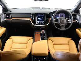 Google搭載/ETC2.0/360度カメラのフルセット搭載。9インチ・タッチスクリーン式センターディスプレイと、モード選択式の12.3インチデジタル液晶ドライバー・ディスプレイを装備。