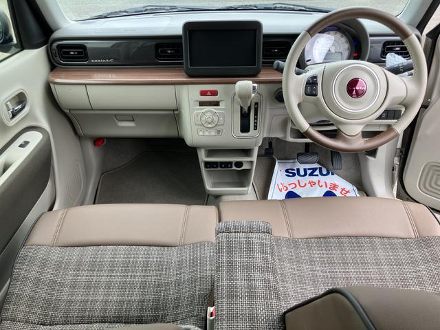 アイボリーを基調としたかわいいインパネまわり☆扱いやすく小物もすっきり！多彩な収納スペースも魅力♪