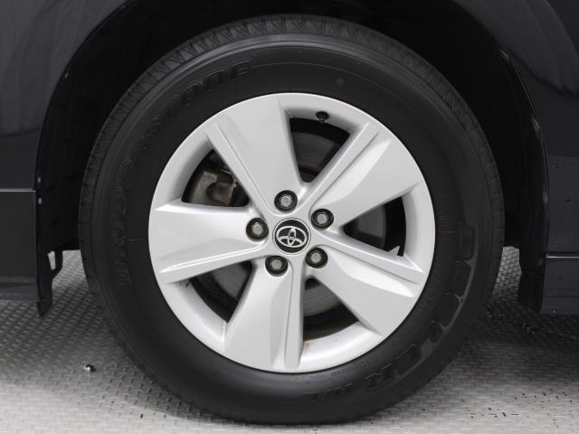 純正アルミホイールは精度が高く、走行の安定性が優れています。タイヤサイズ225/65R17