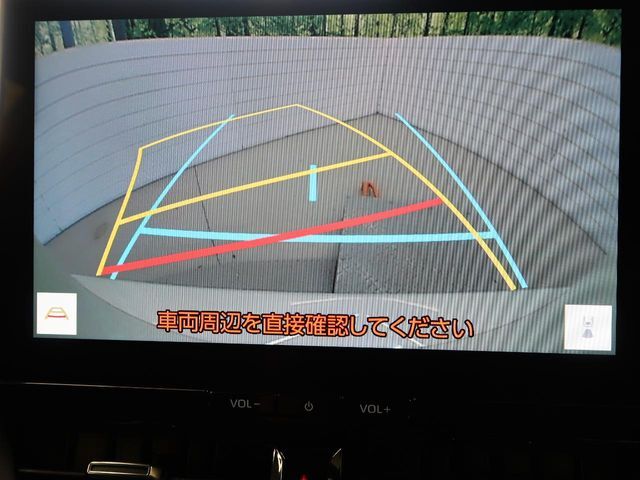【バックカメラ】駐車時に後方がリアルタイム映像で確認できます。大型商業施設や立体駐車場での駐車時や、夜間のバック時に大活躍！運転スキルに関わらず、今や必須となった装備のひとつです！