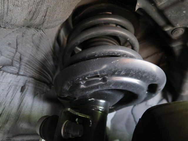 お車を安心してお乗りいただく為には、足回りの定期点検が欠かせません。サービスサポート（有償保証）では無料点検もご提供しており、安心のカーライフをお過ごしいただけるサポート体制が整っています。