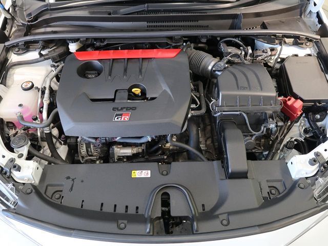 親切・丁寧な専門メカニックスタッフが応対！・車検・点検整備・事故等の修理などアフターサービスも安心。お車のカスタマイズもネクステージのサービススタッフまでご相談ください！
