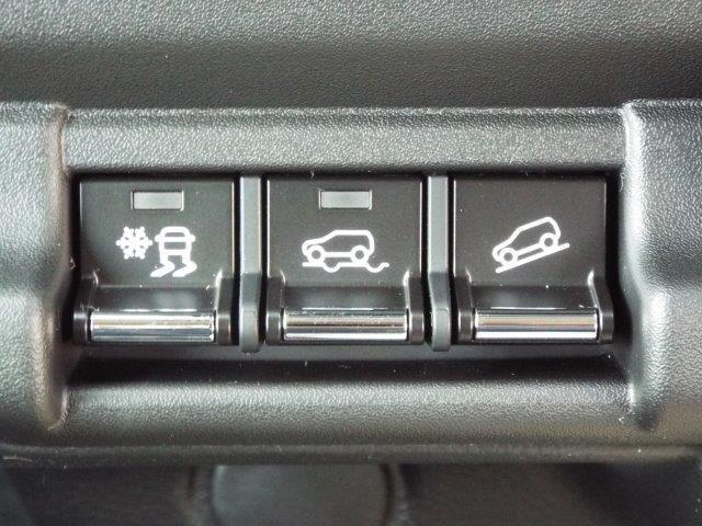 路面状況に応じてスノーモード、グリップコントロール、ヒルディセントコントロールに切り替え可能！