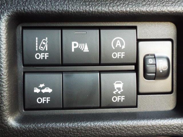 アイドリングストップ、車線はみだし防止、パーキングセンサー、デュアルカメラブレーキサポート、横滑り防止機能付き！