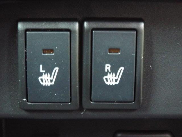 寒い日も快適な前席シートヒーター！
