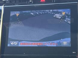 【バックカメラ】駐車時に後方がリアルタイム映像で確認できます。大型商業施設や立体駐車場での駐車時や、夜間のバック時に大活躍！運転スキルに関わらず、今や必須となった装備のひとつです！