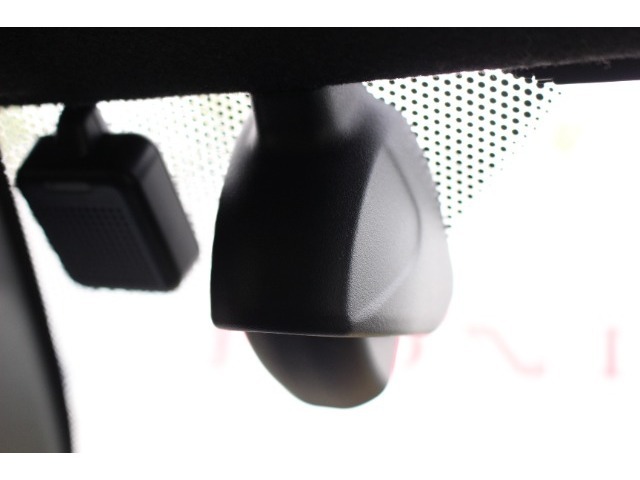 ドライブレコーダーも装備されており、すべてを記録、安心をお届け。いざという時、頼りになるドライブのパートナーです。ドラレコが見守る安全なドライブを♪