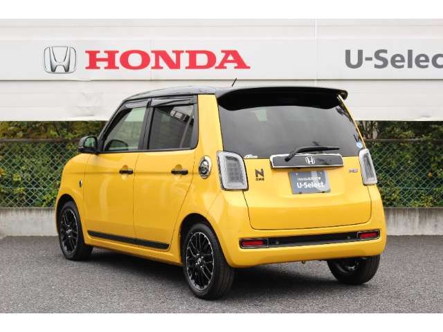 コンパクトなボディに乗る人のことを考え、見える部分、見えない部分の様々な機能を凝縮したクルマです。