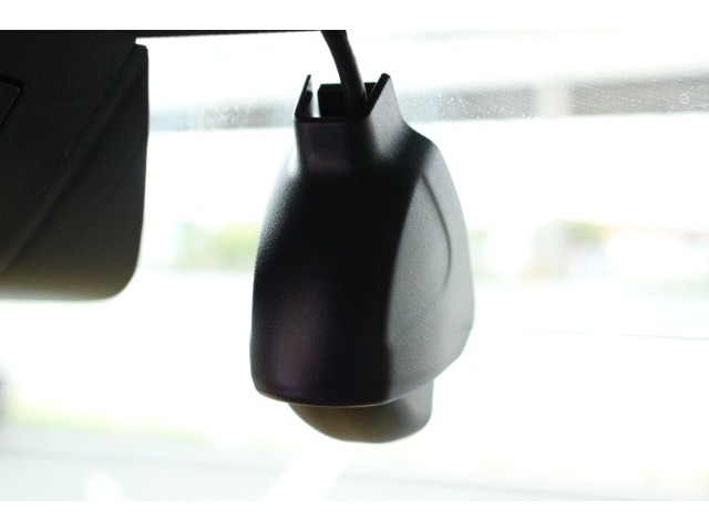 2カメラタイプのドライブレコーダーですので、しっかりと後方録画も可能です！後方も抜かりなく、リアドラレコがあなたのドライブを安全にサポートします。