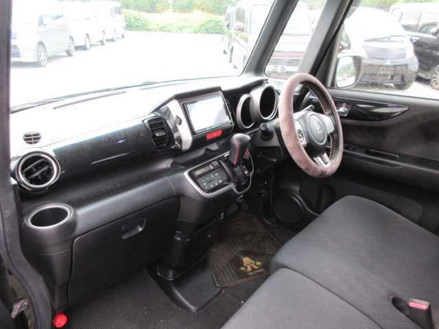 電話等での契約・取り置き等は一切行っていません。店頭での申込金の入金、又は、振り込み等での入金いずれの場合でも先に入金をされたお客様を優先いたします。