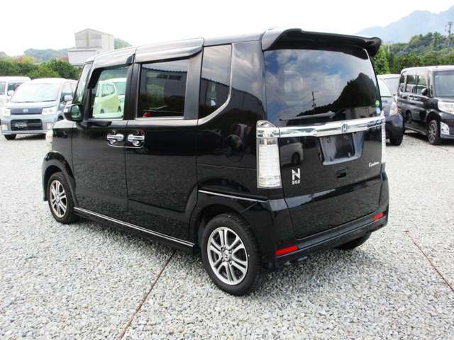 車両装備品のキーレス・パワーウィンド・オーディオなどの装備品はサービス品・消耗品にあたりますので保証の対象外です。車両を購入の際に動作確認をお願いします。不具合がある場合にはスタッフに申し付けください