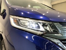 【LEDヘッドライト】大光量で夜道や雨の日の安心感を高めるLEDヘッドライト。周囲の明るさに応じて自動点灯・消灯/ライトの消し忘れも防げるオートライトコントロール付！