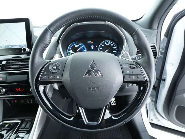 アダプティブクルーズコントロールがついています♪速度を設定すればアクセルを踏まなくてもスピードを保ってくれるので長距離運転も快適です♪