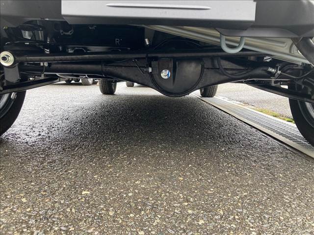【4WD】雪道や舗装されていない道路でも、走りやすい 、走行性能が高く、高速走行時にも安定して走れることが魅力です♪
