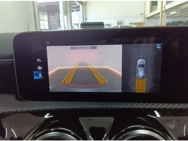 パークトロニックセンサーと舵角センサー付きの純正バックカメラは非常に使い勝手が良く、駐車も安心して行う事が出来ます。また、並列、縦列ともに対応のアクティブパーキングアシストが備わっております。