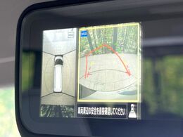 【マルチアラウンドモニター】専用のカメラにより、上から見下ろしたような視点で360度クルマの周囲を確認することができます☆死角部分も確認しやすく、狭い場所での切り返しや駐車もスムーズに行えます。