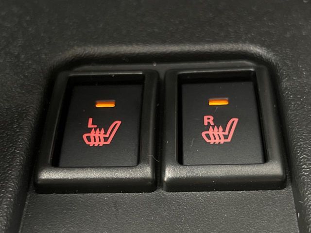 【シートヒーター】寒い日に重宝するシートヒーター！エアコンより早く温まってくれるので寒がりの人も安心ですね♪エアコンの温風は乾燥するから苦手、という方にもをおすすめです。