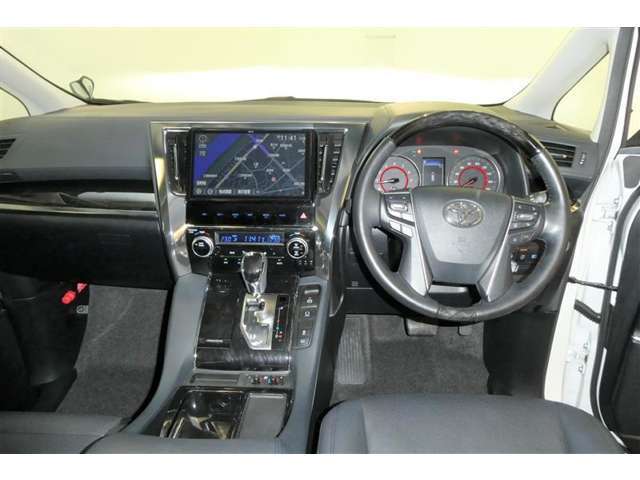 見通しのよいすっきりとした視界で、誰でも運転しやすいです。運転のしやすさは疲れにくさにも繋がりますよ♪