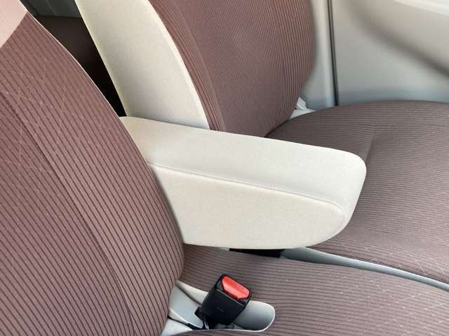 運転席アームレスト