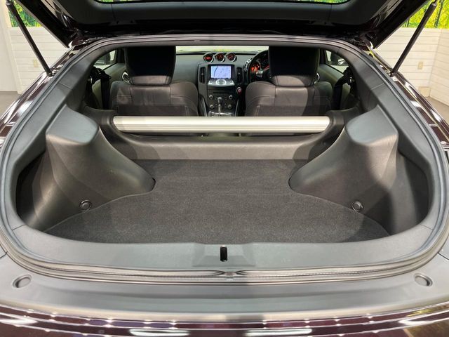 普段のお買い物や通勤、送迎等に十分な荷室スペースを確保しております。