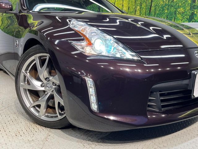 【HIDヘッドライト】非常に明るく前方を照らしてくれるので、悪天候や夜間の走行時も視界良好で安心してお乗りいただけます。