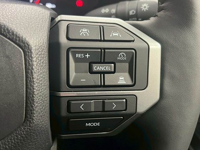 【レーダークルーズコントロール】装備で高速道路の運転も楽々です！追従型なので前の車両に合わせて速度調節ができ、渋滞などの際も楽々運転できますよ♪