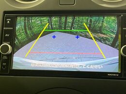 【バックカメラ】駐車時に後方がリアルタイム映像で確認できます。大型商業施設や立体駐車場での駐車時や、夜間のバック時に大活躍！運転スキルに関わらず、今や必須となった装備のひとつです！
