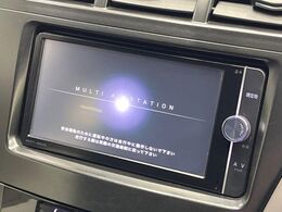 【純正ナビ】人気の純正ナビを装備しております。ナビの使いやすさはもちろん、オーディオ機能も充実！キャンプや旅行はもちろん、通勤や買い物など普段のドライブも楽しくなるはず♪