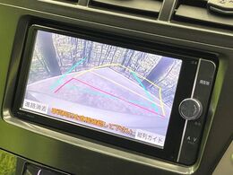 【バックカメラ】駐車時に後方がリアルタイム映像で確認できます。大型商業施設や立体駐車場での駐車時や、夜間のバック時に大活躍！運転スキルに関わらず、今や必須となった装備のひとつです！
