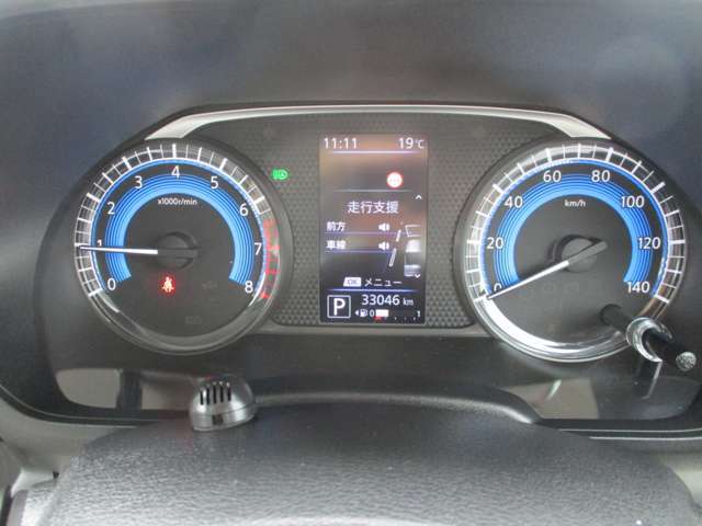 快適ドライブをサポートする4.2in.カラーディスプレイ付アドバンスドドライブアシストディスプレイ、クッキリ表示で視認性に優れています。