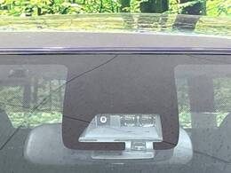 【トヨタセーフティセンス】走行中に前方の車両等を認識し、衝突しそうな時は警報とブレーキで衝突回避と被害軽減をアシスト。より安全にドライブをお楽しみいただけます。