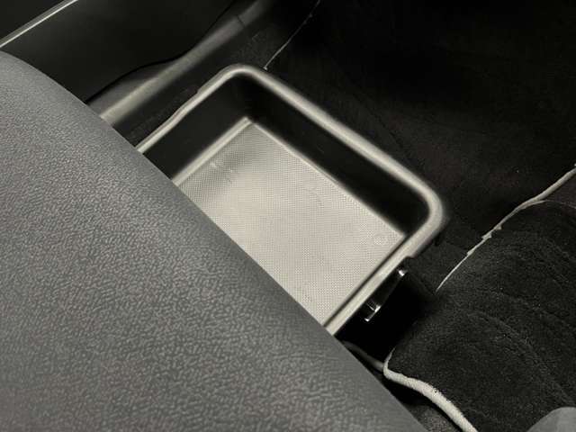 隠したい収納にシートアンダートレイ